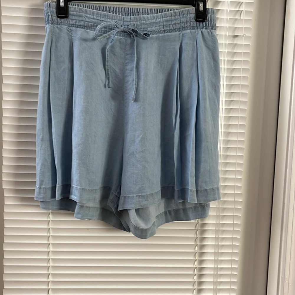 Vince Camuto Plus Size Blue Chambray Drawstring Front Pleating Shorts - 3X